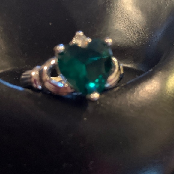 Genuine Green Topaz Claddagh Ring - Picture 3 of 6